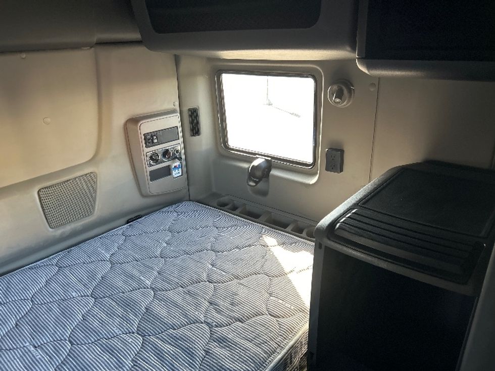 Sleeper Tractor-Heavy Duty Tractors-International-2020-LT625-Denver-CO-577,479\n\t\tmiles-$ 42,250 - Image 17