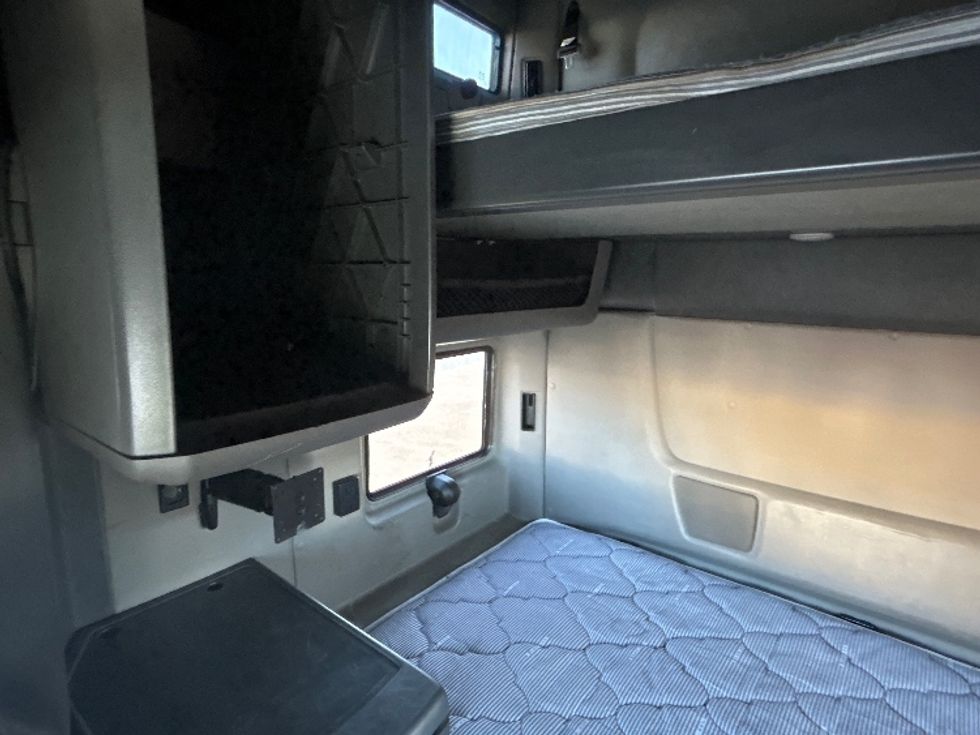 Sleeper Tractor-Heavy Duty Tractors-International-2020-LT625-Denver-CO-577,479\n\t\tmiles-$ 42,250 - Image 19