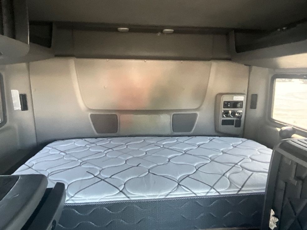 Sleeper Tractor-Heavy Duty Tractors-International-2020-LT625-East Chicago-IN-392,400\n\t\tmiles-$ 33,250 - Image 16