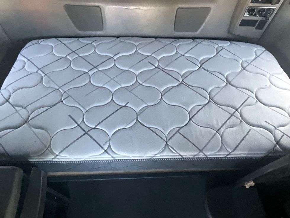 Sleeper Tractor-Heavy Duty Tractors-International-2020-LT625-East Chicago-IN-392,400\n\t\tmiles-$ 33,250 - Image 17