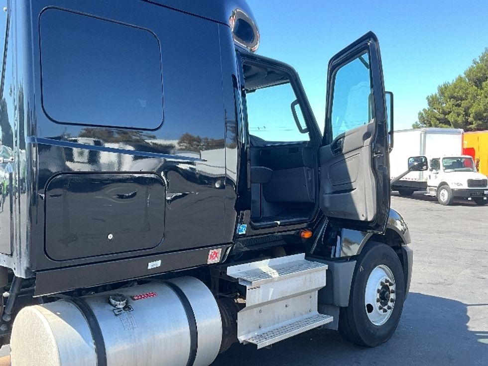 Sleeper Tractor-Heavy Duty Tractors-International-2020-LT625-East Chicago-IN-392,400\n\t\tmiles-$ 33,250 - Image 9