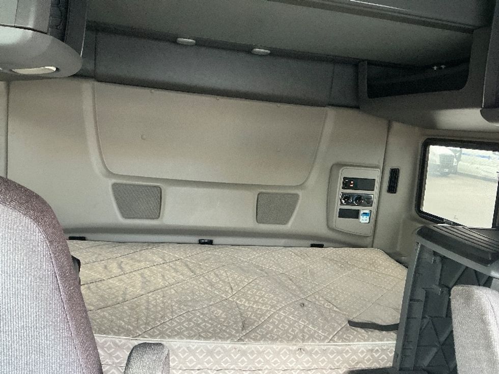 Sleeper Tractor-Heavy Duty Tractors-International-2020-LT625-East Chicago-IN-551,883\n\t\tmiles-$ 36,500 - Image 15