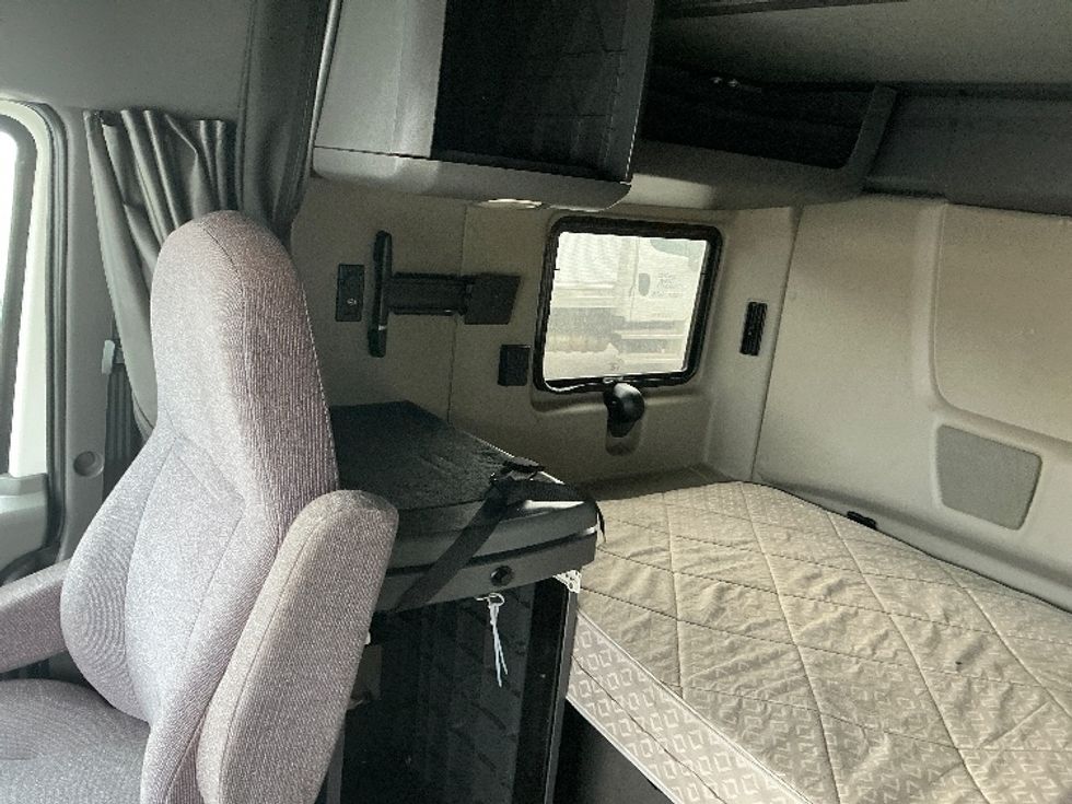 Sleeper Tractor-Heavy Duty Tractors-International-2020-LT625-East Chicago-IN-551,883\n\t\tmiles-$ 36,500 - Image 16