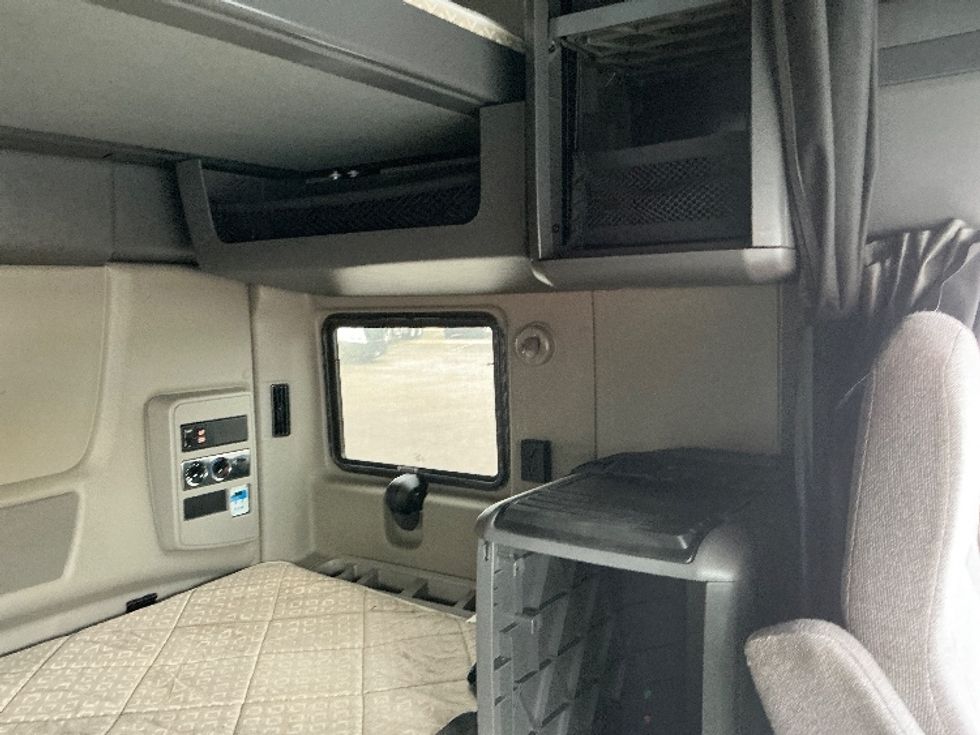 Sleeper Tractor-Heavy Duty Tractors-International-2020-LT625-East Chicago-IN-551,883\n\t\tmiles-$ 36,500 - Image 17