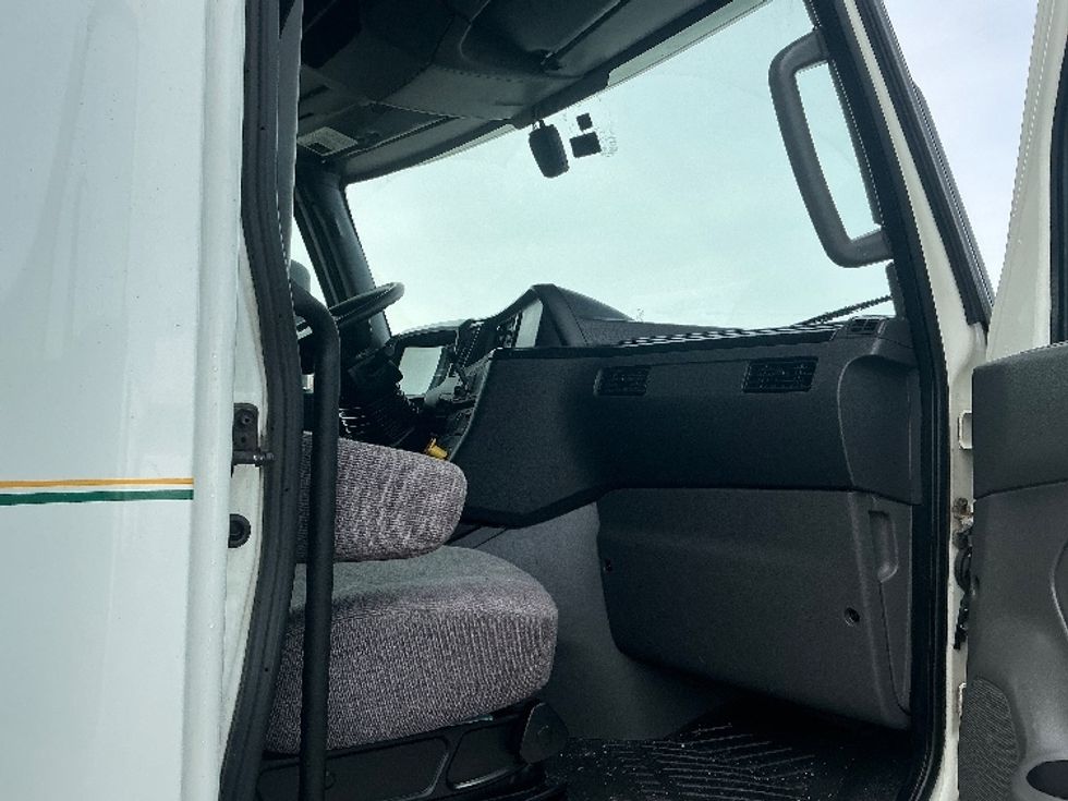 Sleeper Tractor-Heavy Duty Tractors-International-2020-LT625-East Chicago-IN-626,638\n\t\tmiles-$ 31,500 - Image 11