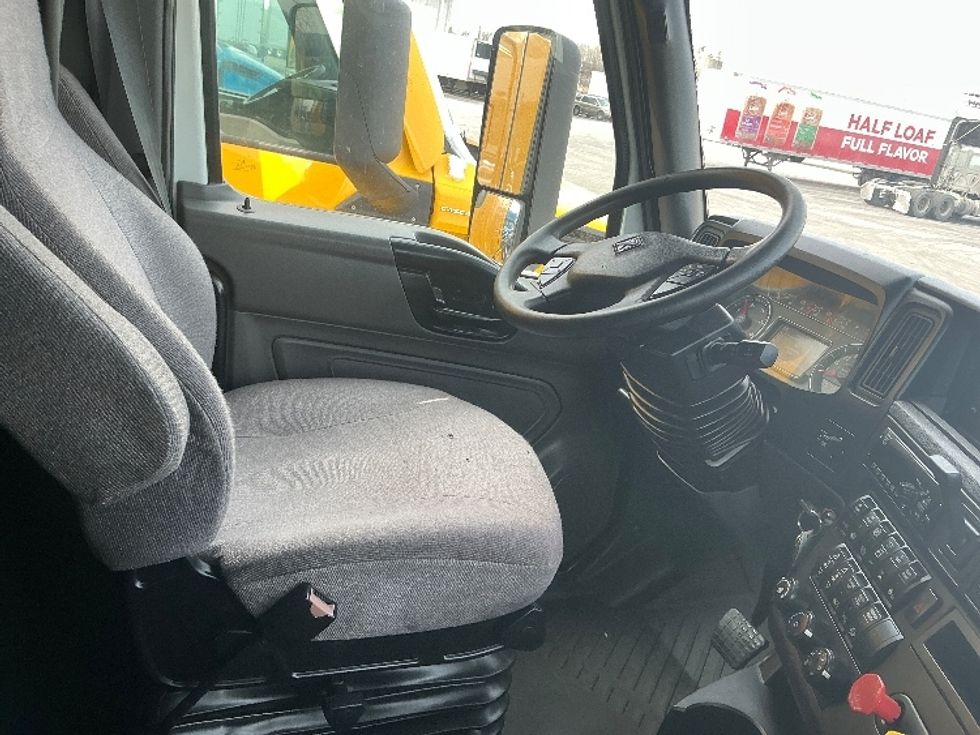 Sleeper Tractor-Heavy Duty Tractors-International-2020-LT625-East Chicago-IN-626,638\n\t\tmiles-$ 31,500 - Image 13