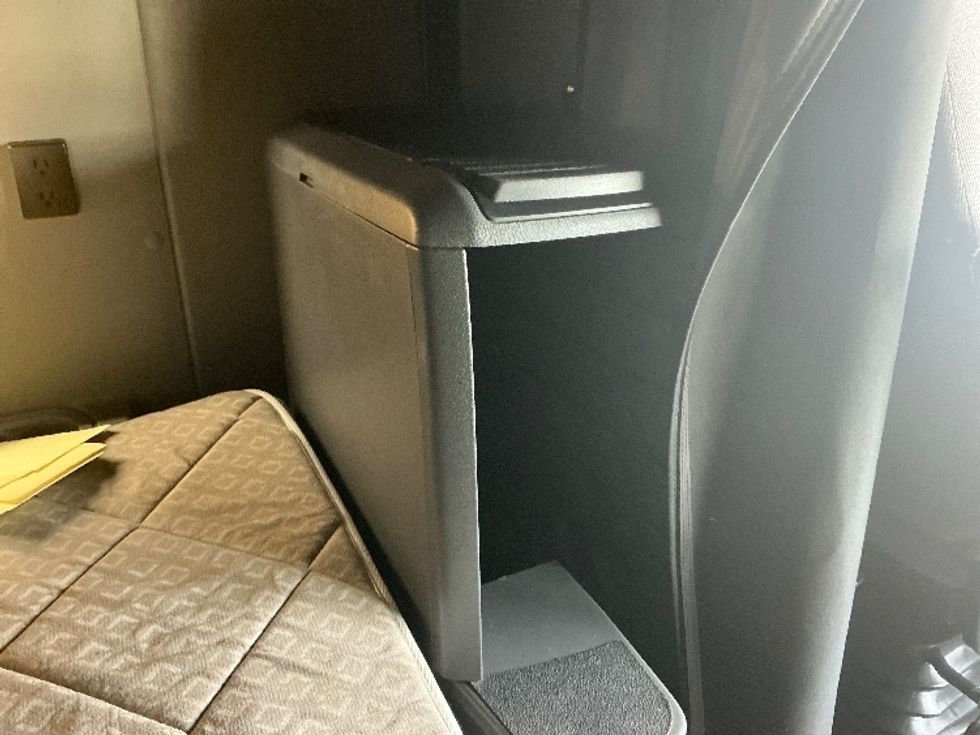 Sleeper Tractor-Heavy Duty Tractors-International-2020-LT625-East Chicago-IN-626,638\n\t\tmiles-$ 31,500 - Image 15