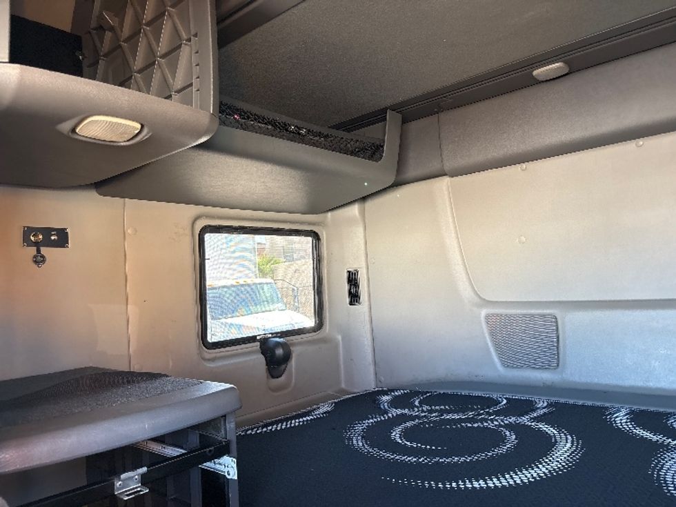 Sleeper Tractor-Heavy Duty Tractors-International-2020-LT625-El Paso-TX-604,309\n\t\tmiles-$ 35,500 - Image 19