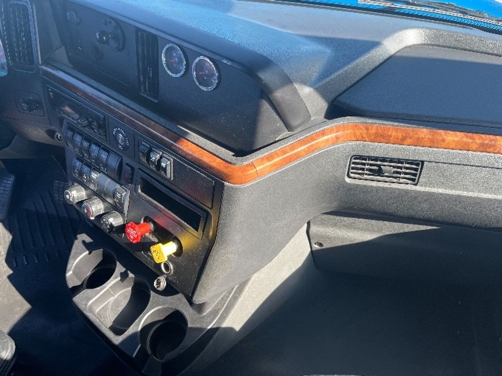 Sleeper Tractor-Heavy Duty Tractors-International-2020-LT625-El Paso-TX-616,515\n\t\tmiles-$ 37,500 - Image 15