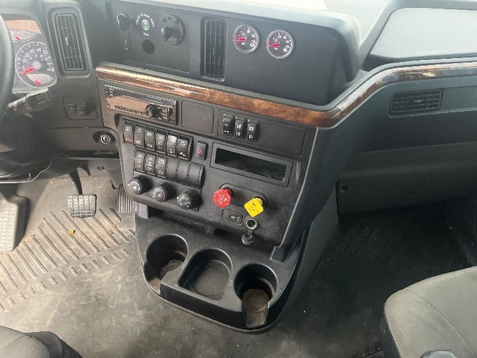 Sleeper Tractor-Heavy Duty Tractors-International-2020-LT625-El Paso-TX-633,465\n\t\tmiles-$ 36,250 - Image 12