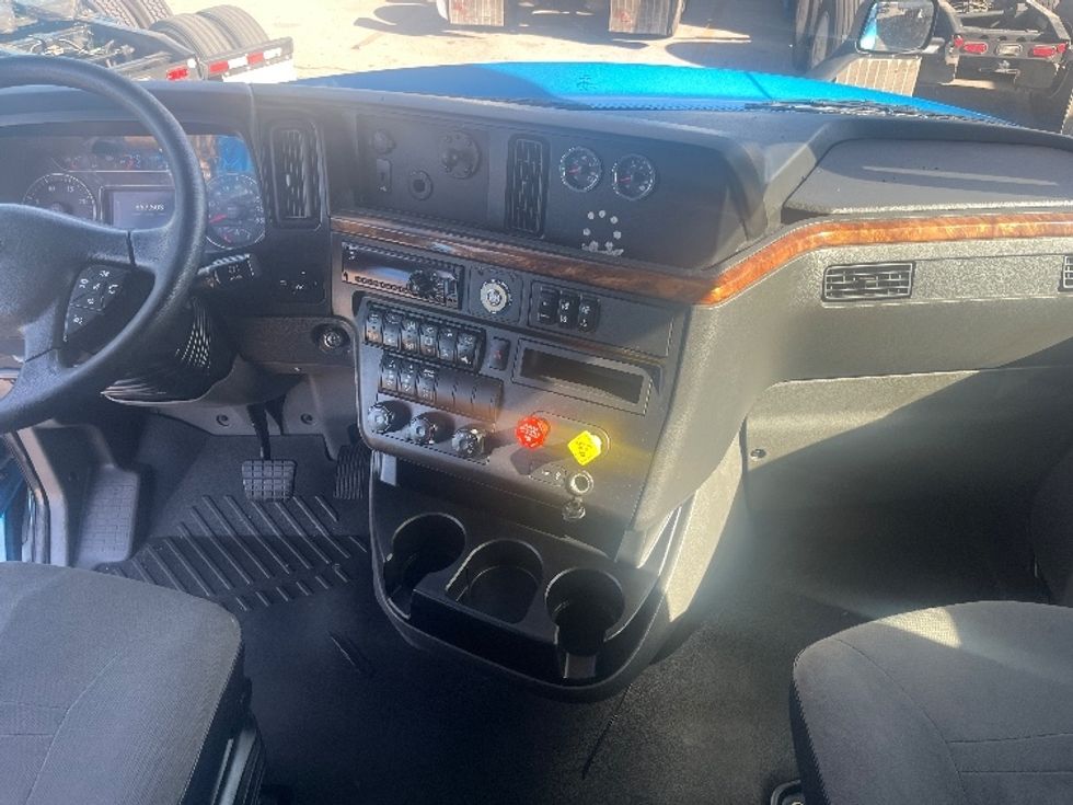 Sleeper Tractor-Heavy Duty Tractors-International-2020-LT625-El Paso-TX-657,506\n\t\tmiles-$ 34,500 - Image 12