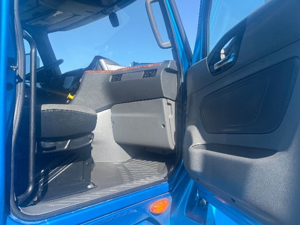 Sleeper Tractor-Heavy Duty Tractors-International-2020-LT625-El Paso-TX-657,506\n\t\tmiles-$ 34,500 - Image 13