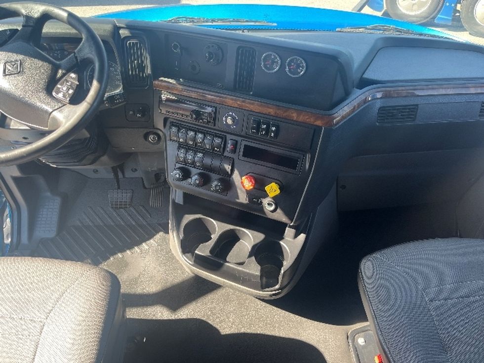 Sleeper Tractor-Heavy Duty Tractors-International-2020-LT625-El Paso-TX-684,447\n\t\tmiles-$ 32,750 - Image 12