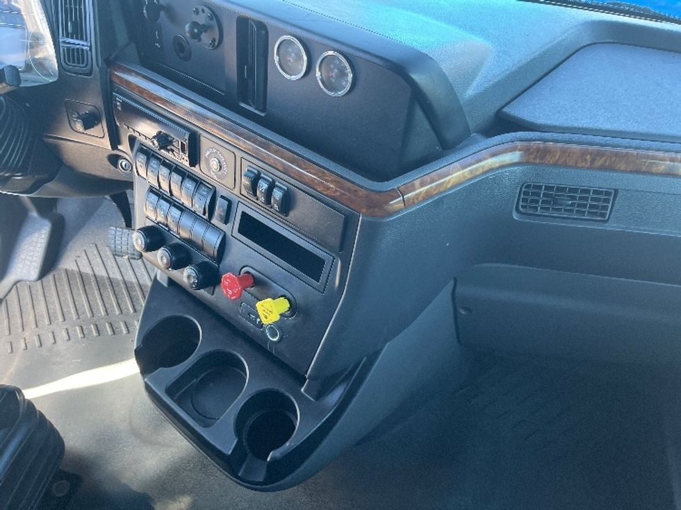 Sleeper Tractor-Heavy Duty Tractors-International-2020-LT625-El Paso-TX-689,877\n\t\tmiles-$ 32,250 - Image 15