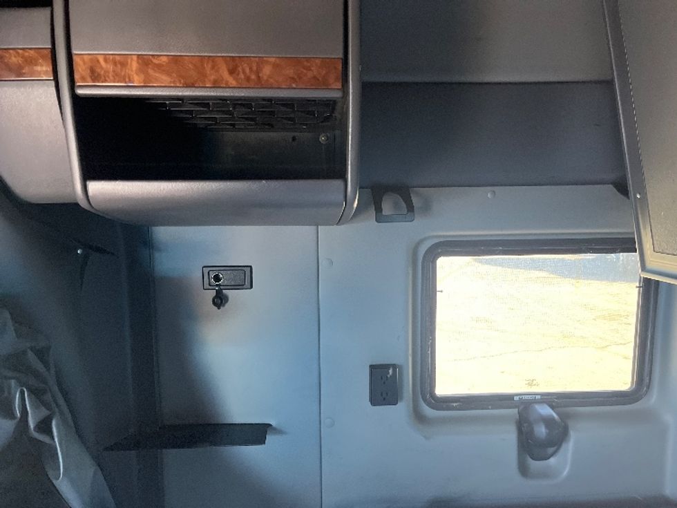 Sleeper Tractor-Heavy Duty Tractors-International-2020-LT625-El Paso-TX-689,877\n\t\tmiles-$ 32,250 - Image 19