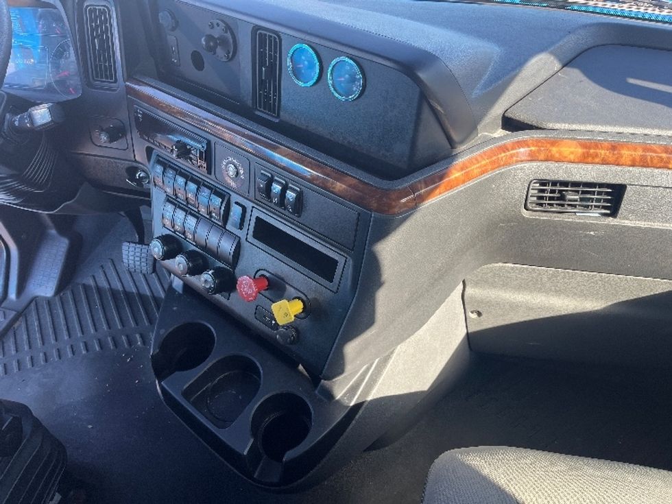 Sleeper Tractor-Heavy Duty Tractors-International-2020-LT625-El Paso-TX-692,864\n\t\tmiles-$ 32,250 - Image 15