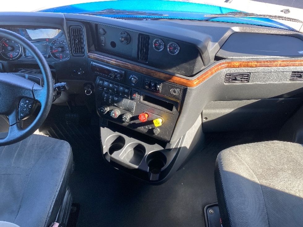 Sleeper Tractor-Heavy Duty Tractors-International-2020-LT625-El Paso-TX-695,127\n\t\tmiles-$ 32,000 - Image 12
