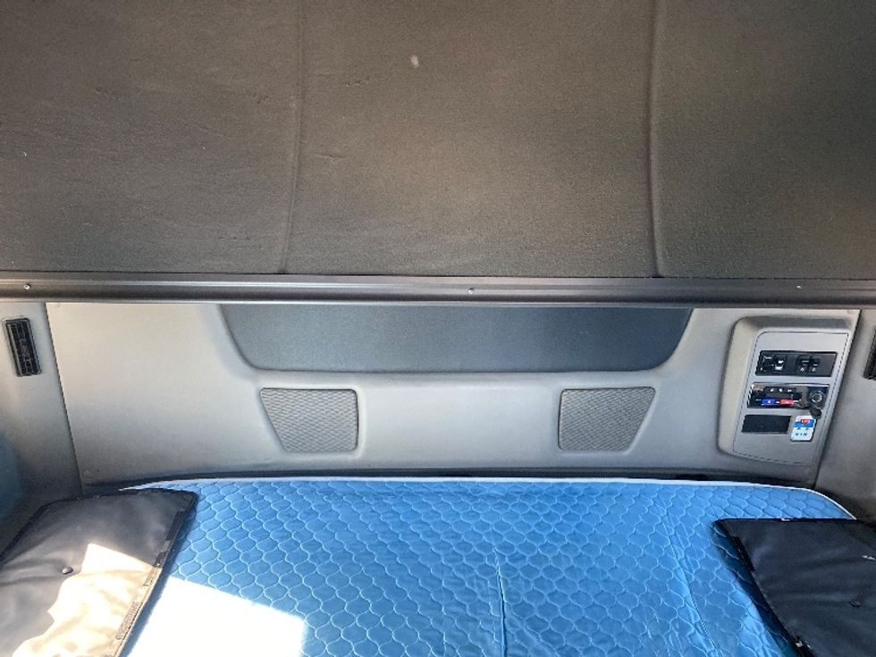 Sleeper Tractor-Heavy Duty Tractors-International-2020-LT625-El Paso-TX-695,127\n\t\tmiles-$ 32,000 - Image 16