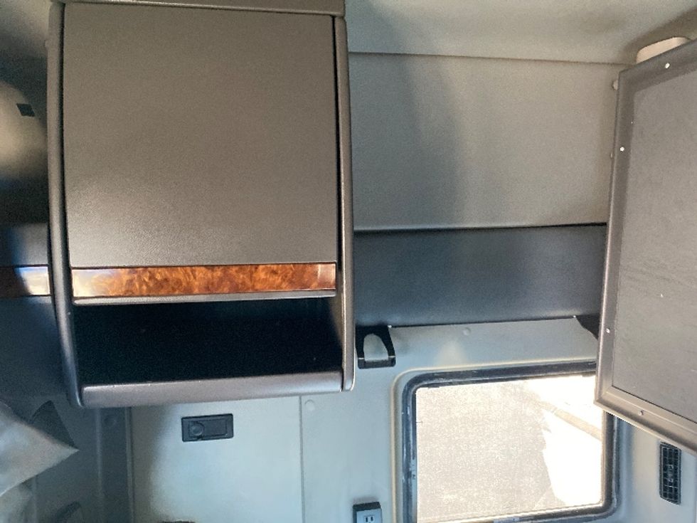 Sleeper Tractor-Heavy Duty Tractors-International-2020-LT625-El Paso-TX-695,127\n\t\tmiles-$ 32,000 - Image 19