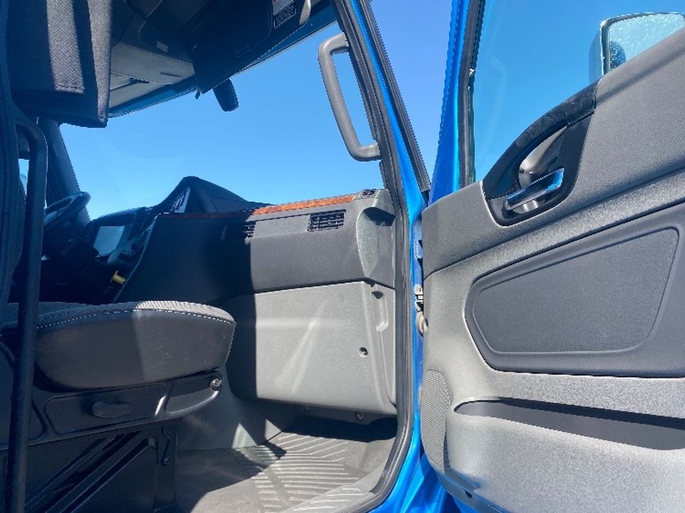 Sleeper Tractor-Heavy Duty Tractors-International-2020-LT625-El Paso-TX-696,145\n\t\tmiles-$ 32,000 - Image 13