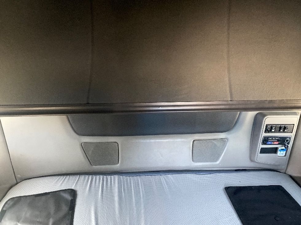 Sleeper Tractor-Heavy Duty Tractors-International-2020-LT625-El Paso-TX-696,145\n\t\tmiles-$ 32,000 - Image 16