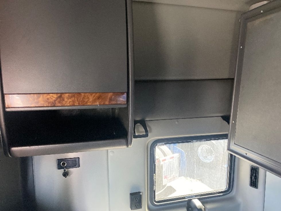 Sleeper Tractor-Heavy Duty Tractors-International-2020-LT625-El Paso-TX-696,145\n\t\tmiles-$ 32,000 - Image 19