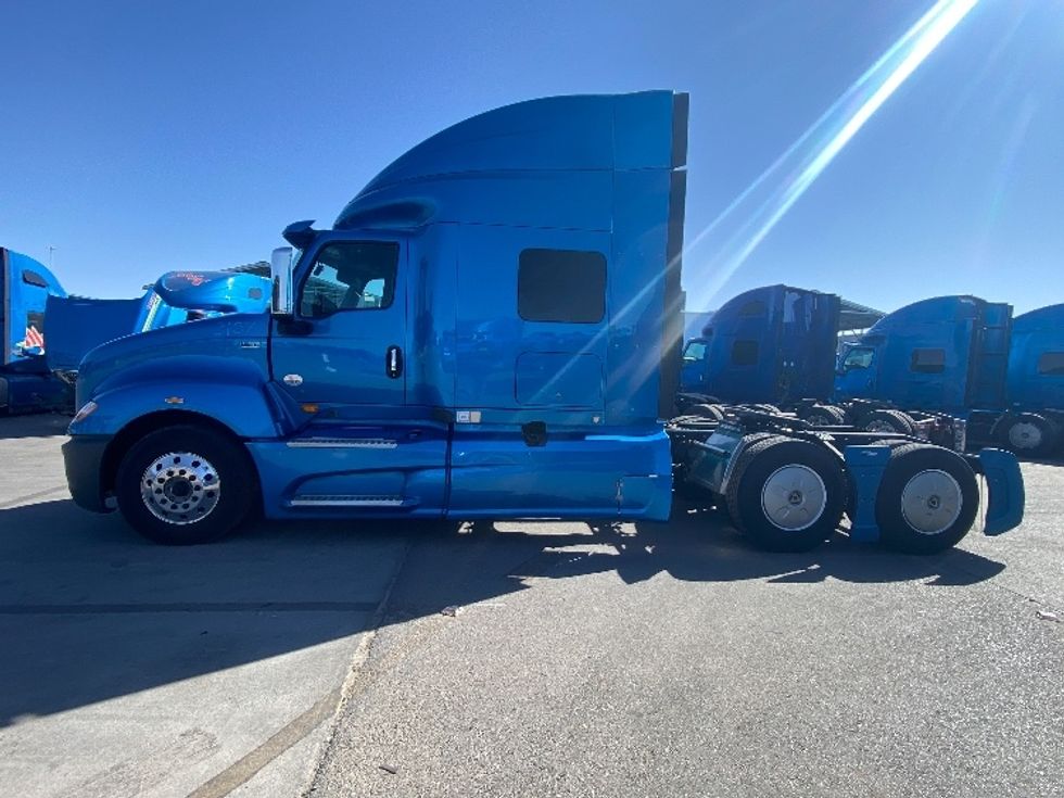 Sleeper Tractor-Heavy Duty Tractors-International-2020-LT625-El Paso-TX-696,145\n\t\tmiles-$ 32,000 - Image 4