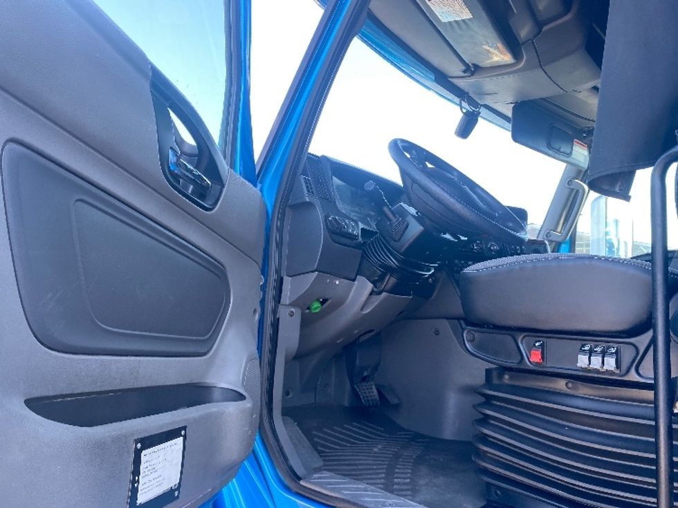 Sleeper Tractor-Heavy Duty Tractors-International-2020-LT625-El Paso-TX-696,145\n\t\tmiles-$ 32,000 - Image 9