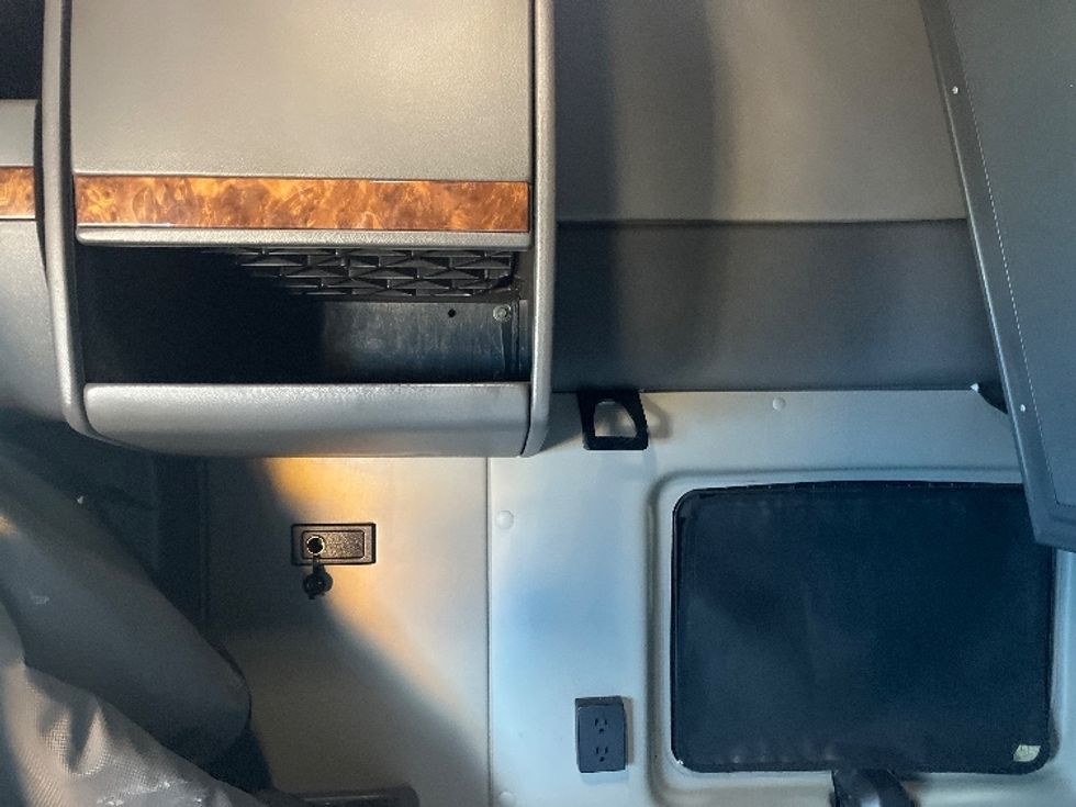 2020 International LT625 LT photo 15