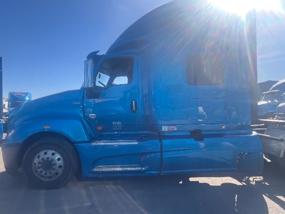 2020 International LT625 LT photo 4