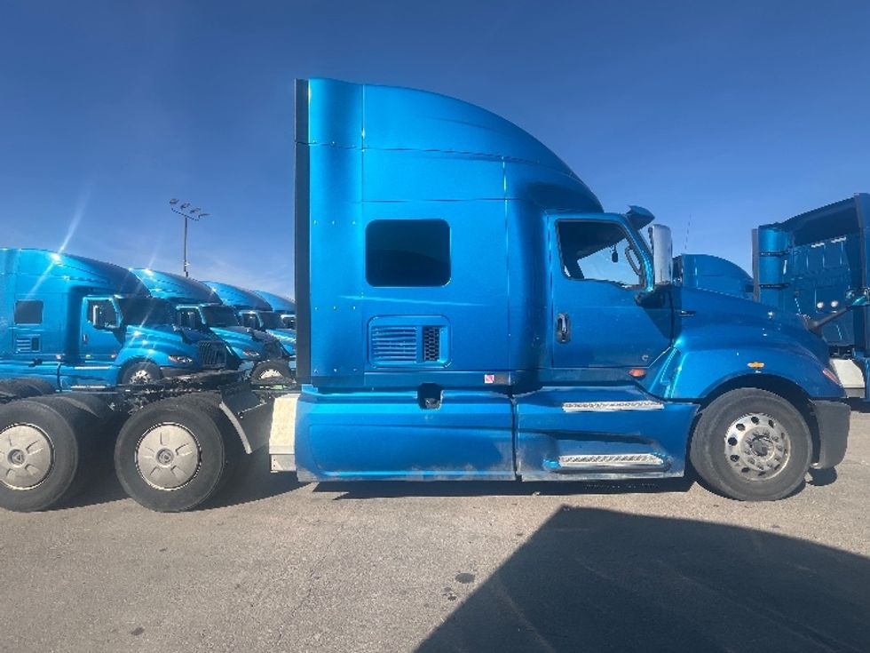 2020 International LT625 LT photo 8