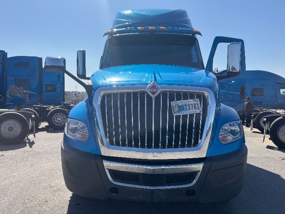 Sleeper Tractor-Heavy Duty Tractors-International-2020-LT625-El Paso-TX-699,218\n\t\tmiles-$ 31,750 - Image 2