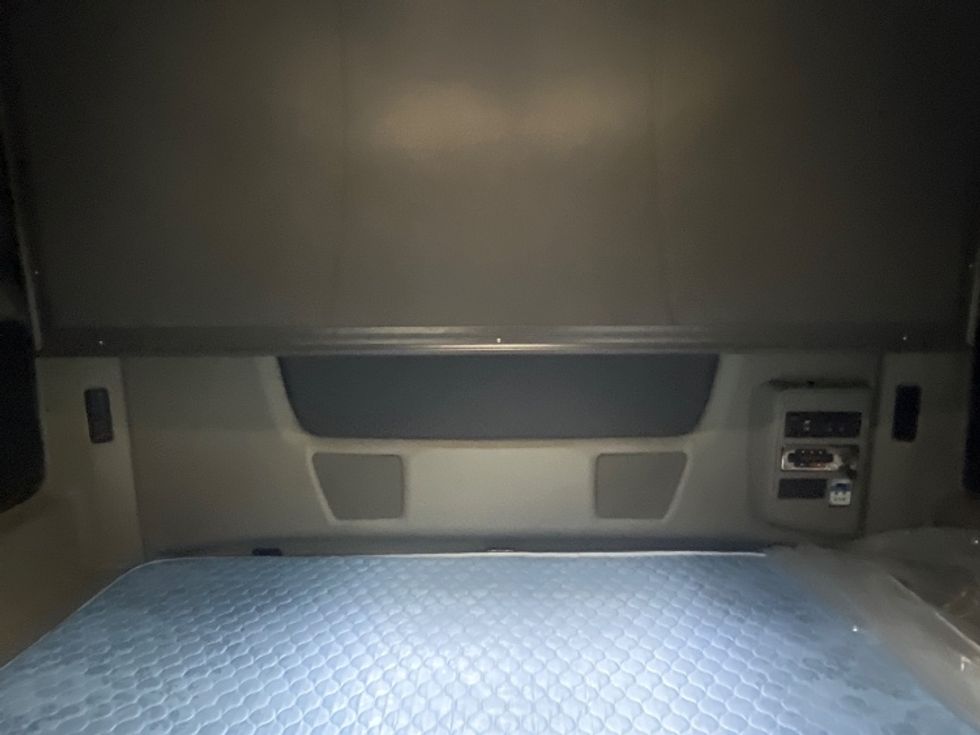 Sleeper Tractor-Heavy Duty Tractors-International-2020-LT625-El Paso-TX-699,672\n\t\tmiles-$ 31,750 - Image 16