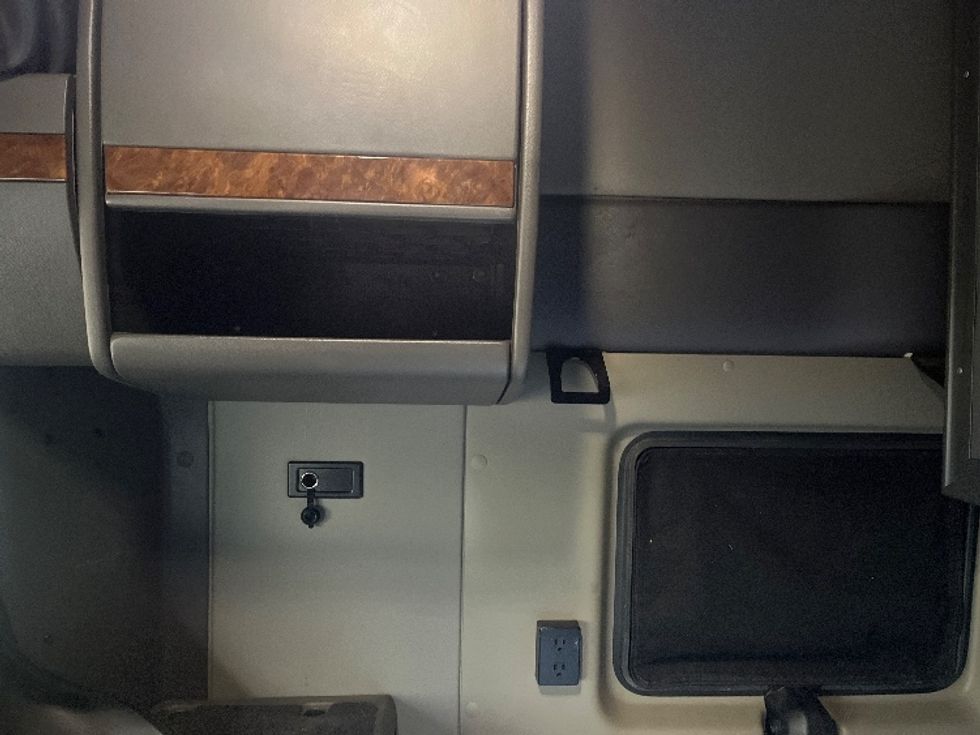 Sleeper Tractor-Heavy Duty Tractors-International-2020-LT625-El Paso-TX-699,672\n\t\tmiles-$ 31,750 - Image 19