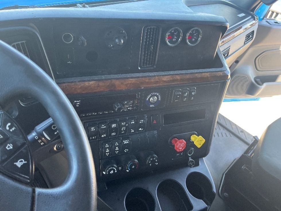 Sleeper Tractor-Heavy Duty Tractors-International-2020-LT625-El Paso-TX-700,153\n\t\tmiles-$ 31,750 - Image 10