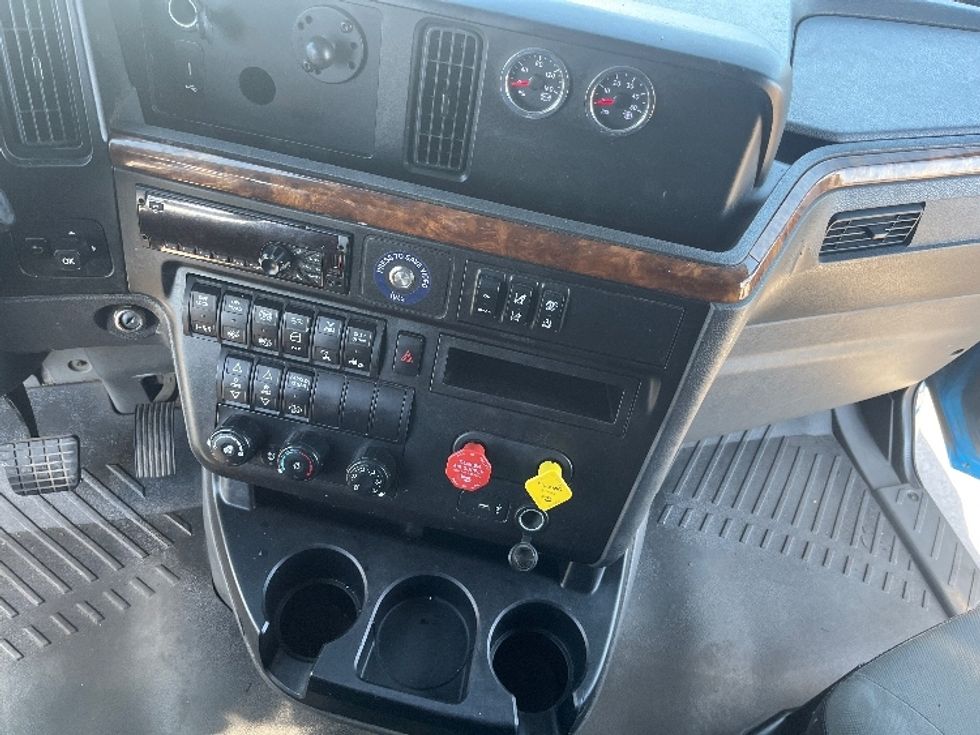 Sleeper Tractor-Heavy Duty Tractors-International-2020-LT625-El Paso-TX-700,153\n\t\tmiles-$ 31,750 - Image 12