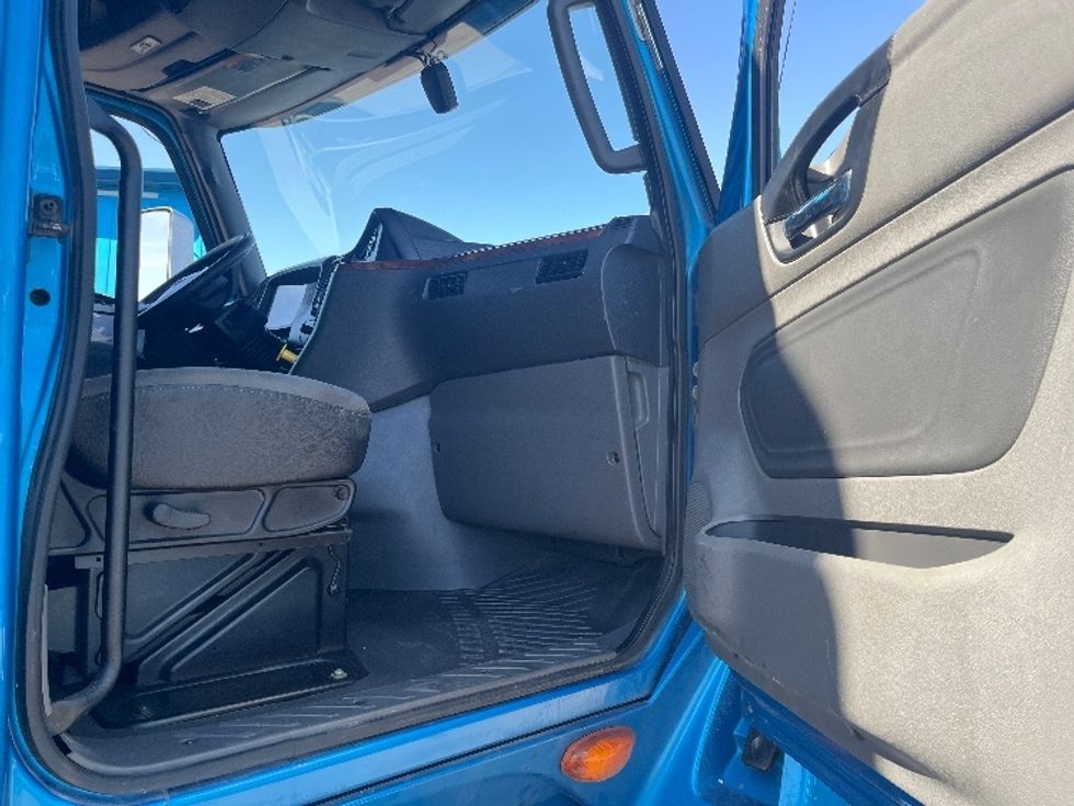 Sleeper Tractor-Heavy Duty Tractors-International-2020-LT625-El Paso-TX-700,153\n\t\tmiles-$ 31,750 - Image 13