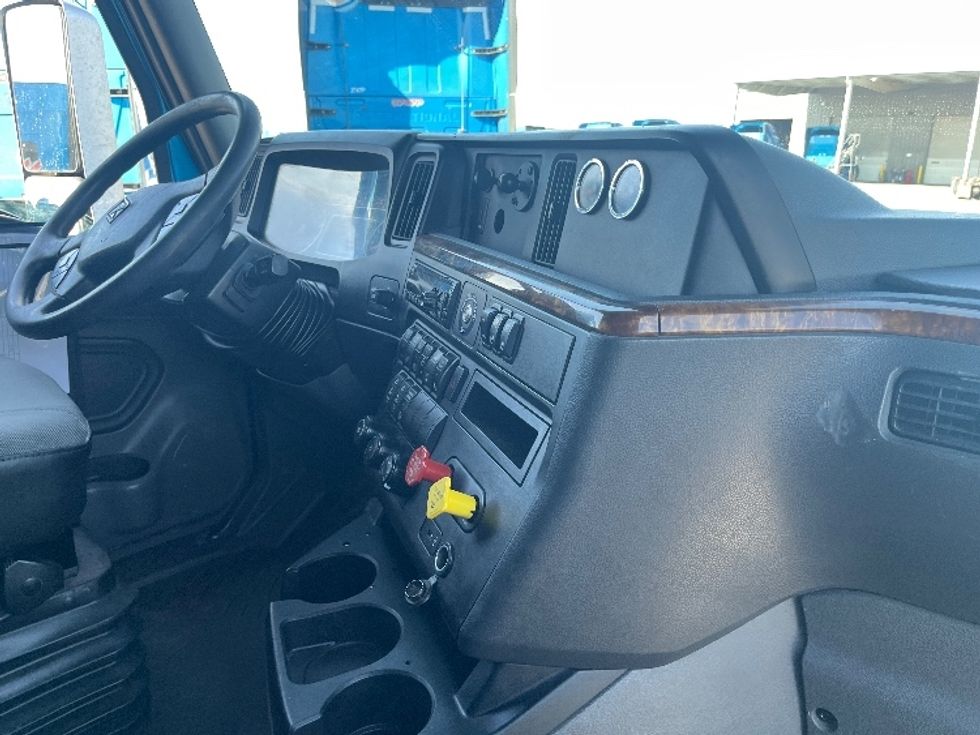 Sleeper Tractor-Heavy Duty Tractors-International-2020-LT625-El Paso-TX-700,153\n\t\tmiles-$ 31,750 - Image 15