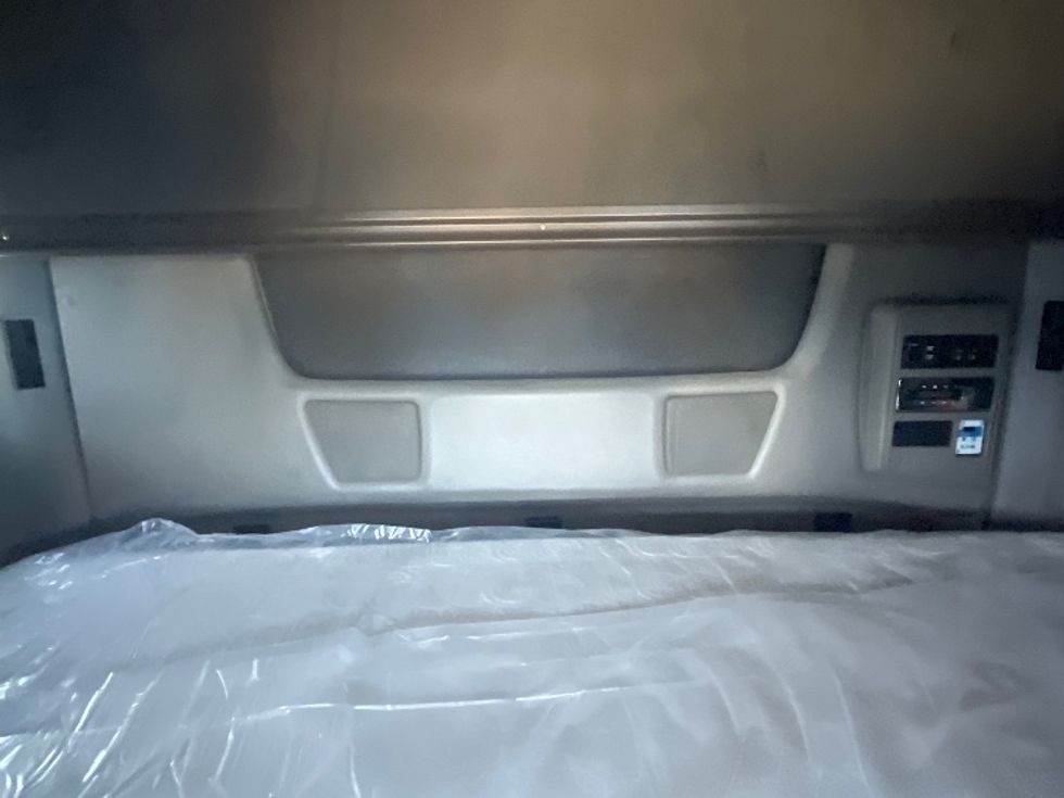 Sleeper Tractor-Heavy Duty Tractors-International-2020-LT625-El Paso-TX-700,153\n\t\tmiles-$ 31,750 - Image 16