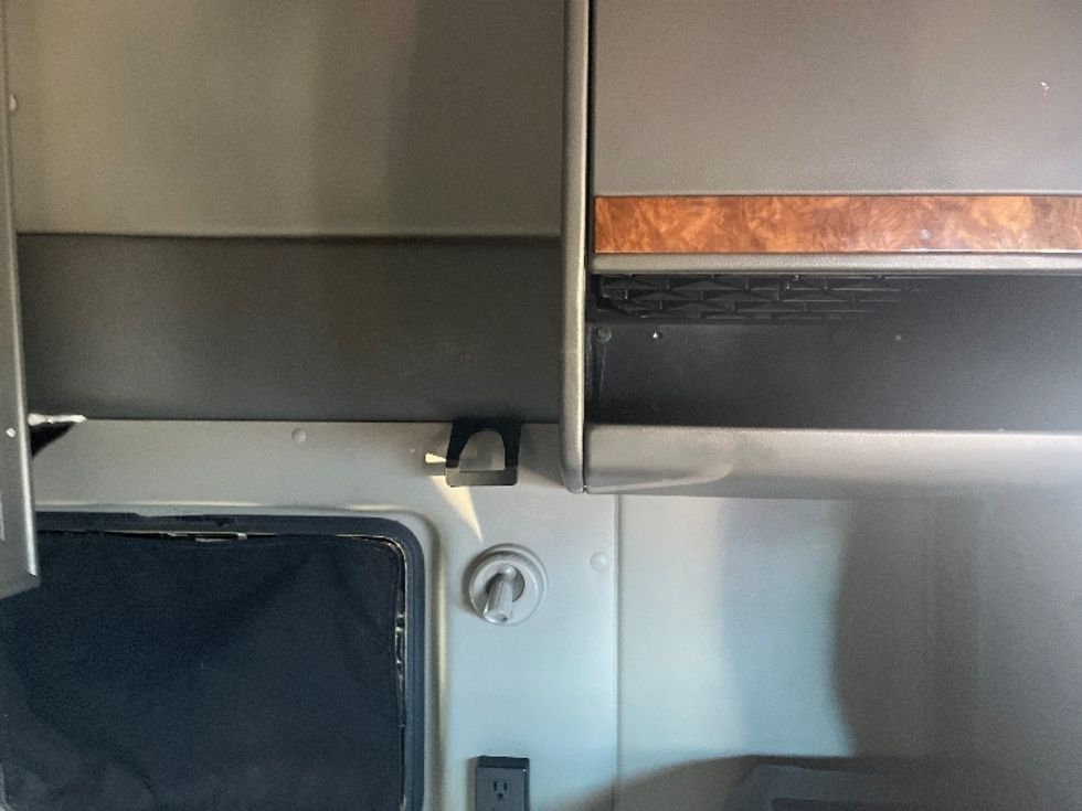 Sleeper Tractor-Heavy Duty Tractors-International-2020-LT625-El Paso-TX-700,153\n\t\tmiles-$ 31,750 - Image 18