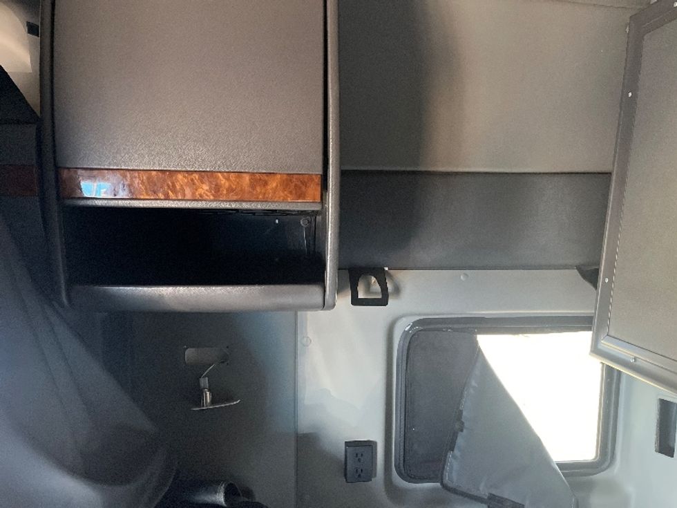 Sleeper Tractor-Heavy Duty Tractors-International-2020-LT625-El Paso-TX-700,153\n\t\tmiles-$ 31,750 - Image 19