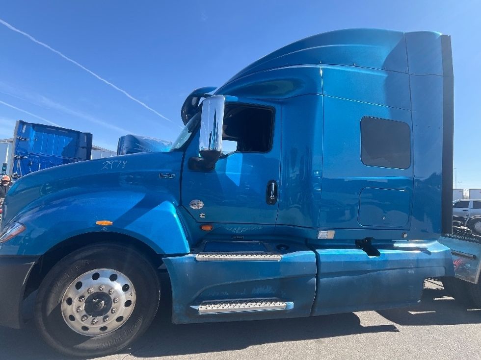 Sleeper Tractor-Heavy Duty Tractors-International-2020-LT625-El Paso-TX-700,153\n\t\tmiles-$ 31,750 - Image 4