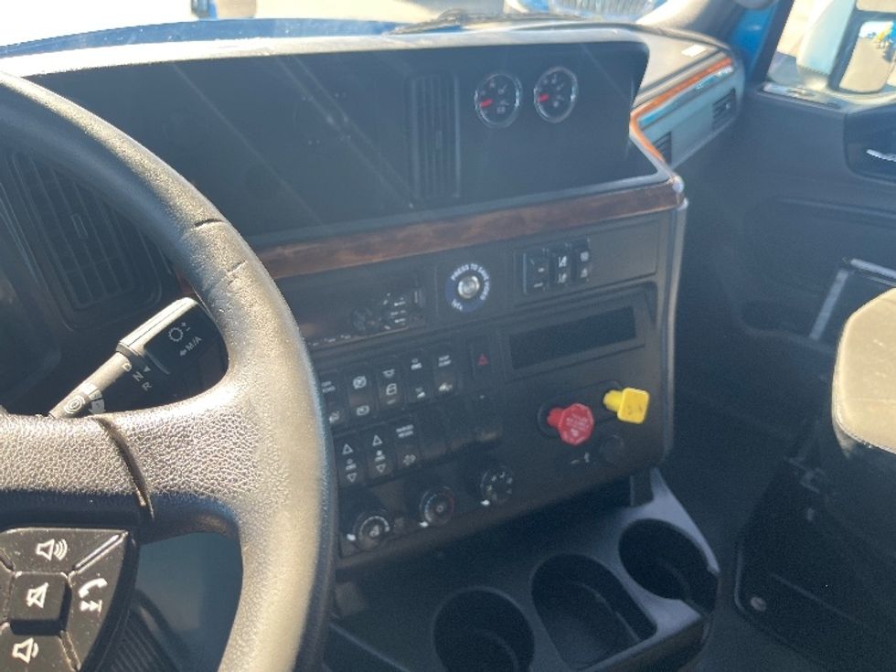 Sleeper Tractor-Heavy Duty Tractors-International-2020-LT625-El Paso-TX-700,607\n\t\tmiles-$ 31,750 - Image 10