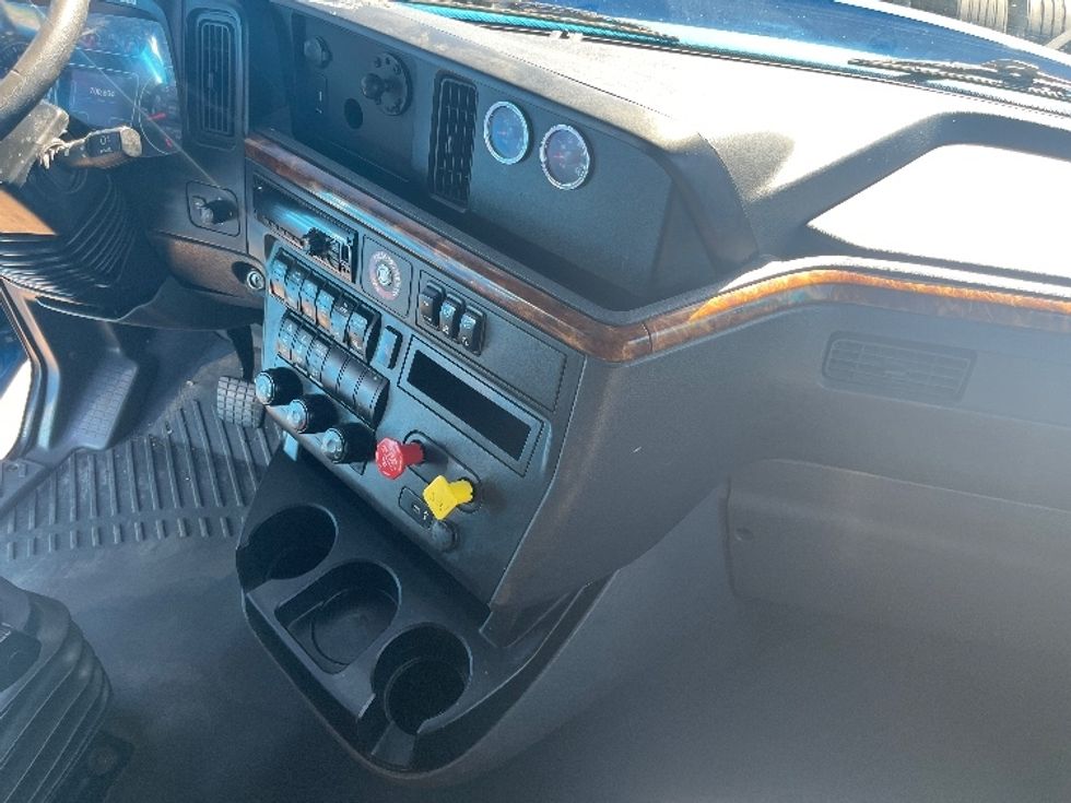 Sleeper Tractor-Heavy Duty Tractors-International-2020-LT625-El Paso-TX-700,607\n\t\tmiles-$ 31,750 - Image 15