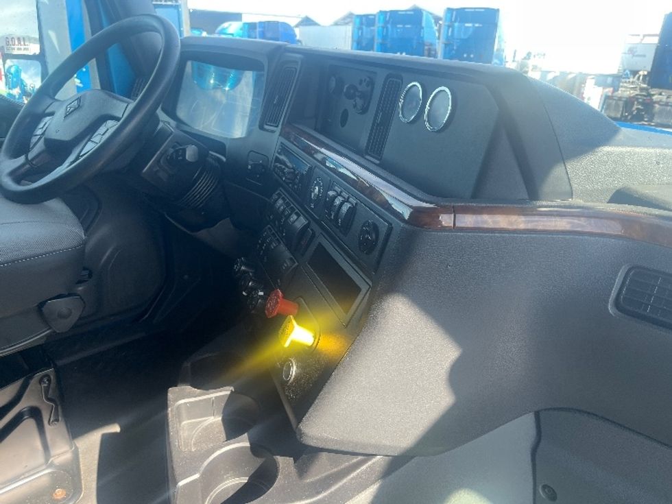 Sleeper Tractor-Heavy Duty Tractors-International-2020-LT625-El Paso-TX-700,984\n\t\tmiles-$ 31,500 - Image 15