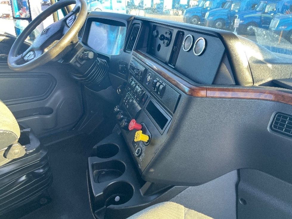 Sleeper Tractor-Heavy Duty Tractors-International-2020-LT625-El Paso-TX-701,365\n\t\tmiles-$ 31,500 - Image 15