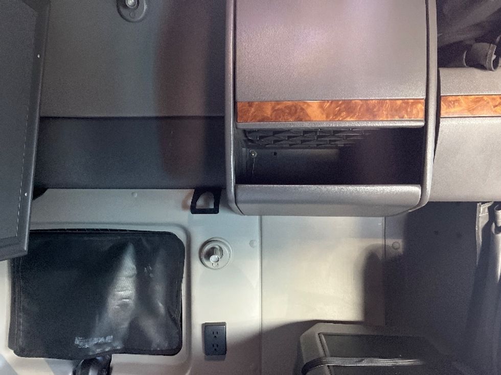 Sleeper Tractor-Heavy Duty Tractors-International-2020-LT625-El Paso-TX-701,365\n\t\tmiles-$ 31,500 - Image 18