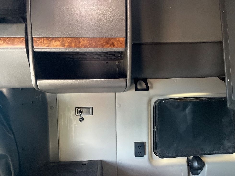 Sleeper Tractor-Heavy Duty Tractors-International-2020-LT625-El Paso-TX-701,365\n\t\tmiles-$ 31,500 - Image 19