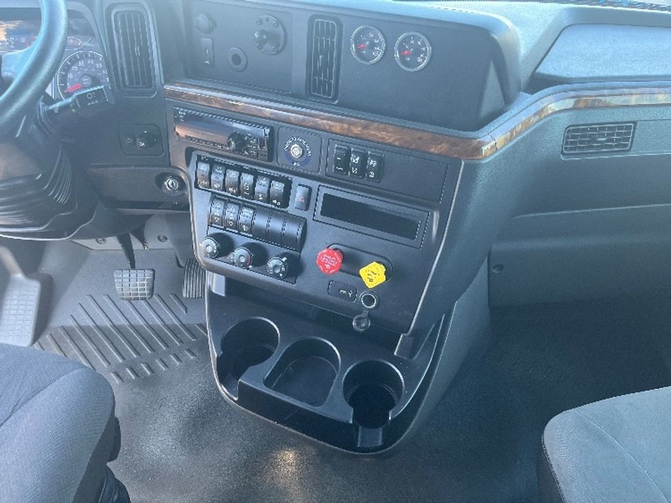 Sleeper Tractor-Heavy Duty Tractors-International-2020-LT625-El Paso-TX-702,258\n\t\tmiles-$ 31,500 - Image 12