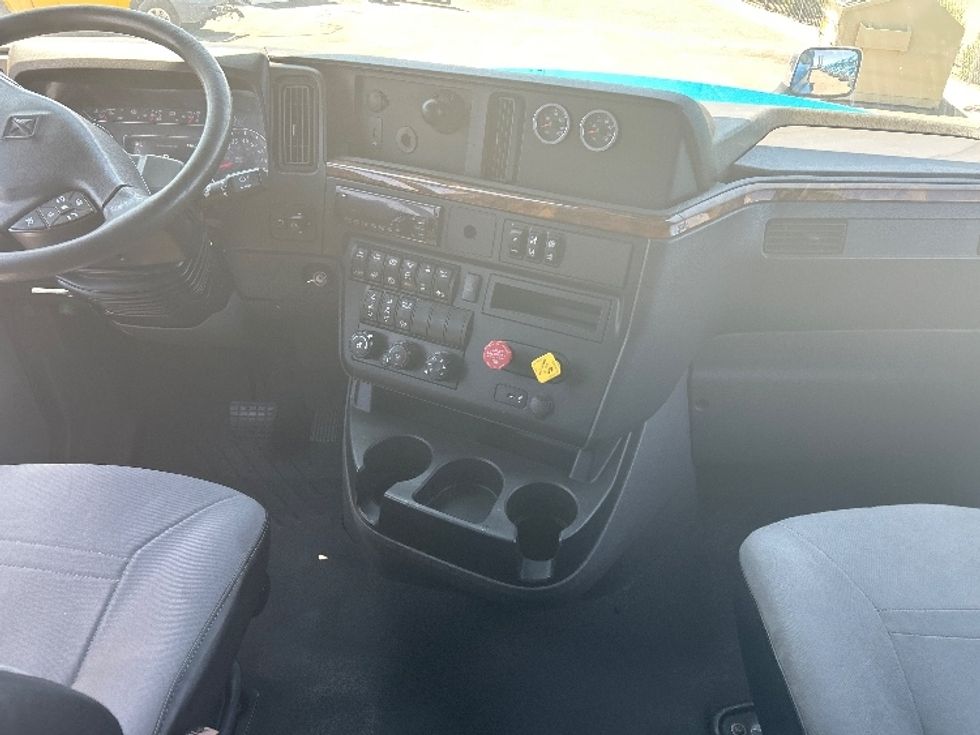 Sleeper Tractor-Heavy Duty Tractors-International-2020-LT625-El Paso-TX-702,822\n\t\tmiles-$ 29,000 - Image 12